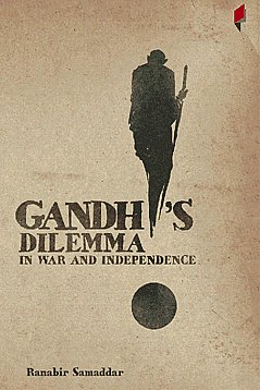 Gandhi’s Dilemma in War and Independence An Essay on Gandhi and a Wartime Document,8190884115,9788190884112
